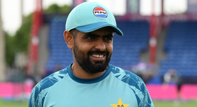 Read more about the article Former Pakistan Pacer Urges Babar Azam to Avoid Politics in Cricket